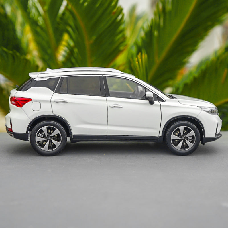 1 18 Scale GAC Trumpchi GS4 White Diecast Model Car 1 18 Scale GAC Trumpchi GS4 White Diecast Model Car