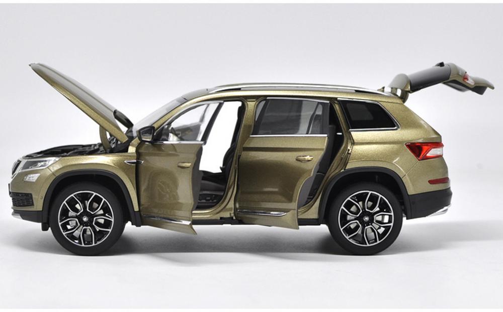 Original factory authentic 1:18 Skoda Kodiaq diecast car model with small gift Original factory authentic 1:18 Skoda Kodiaq diecast car model with small gift