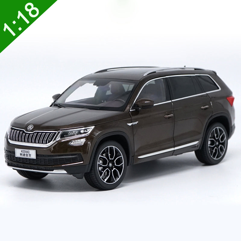 Original factory authentic 1:18 Skoda Kodiaq diecast car model with small gift Original factory authentic 1:18 Skoda Kodiaq diecast car model with small gift