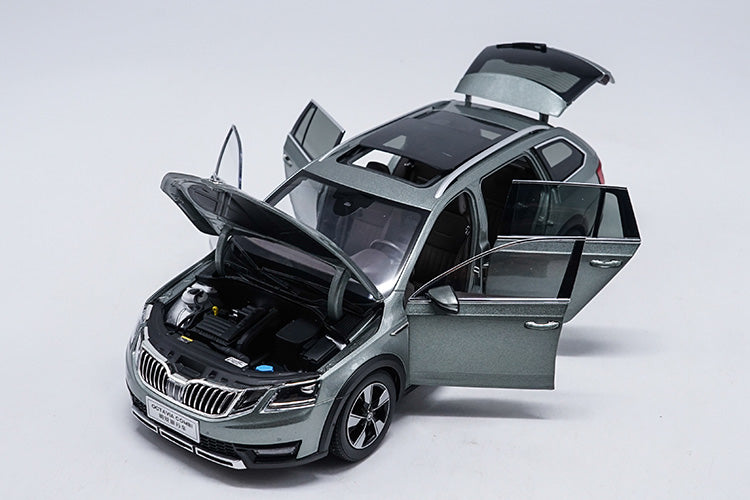 Original factory authentic 1/18 Skoda Octavia Combi Wagon diecast metal car model with small gift Original factory authentic 1/18 Skoda Octavia Combi Wagon diecast metal car model with small gift