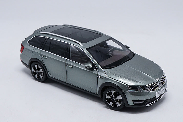 Original factory authentic 1/18 Skoda Octavia Combi Wagon diecast metal car model with small gift Original factory authentic 1/18 Skoda Octavia Combi Wagon diecast metal car model with small gift