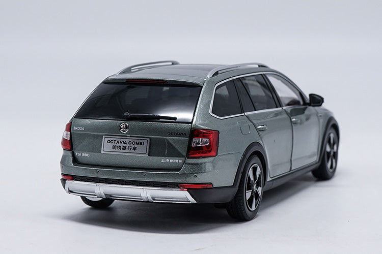 Original factory authentic 1/18 Skoda Octavia Combi Wagon diecast metal car model with small gift Original factory authentic 1/18 Skoda Octavia Combi Wagon diecast metal car model with small gift