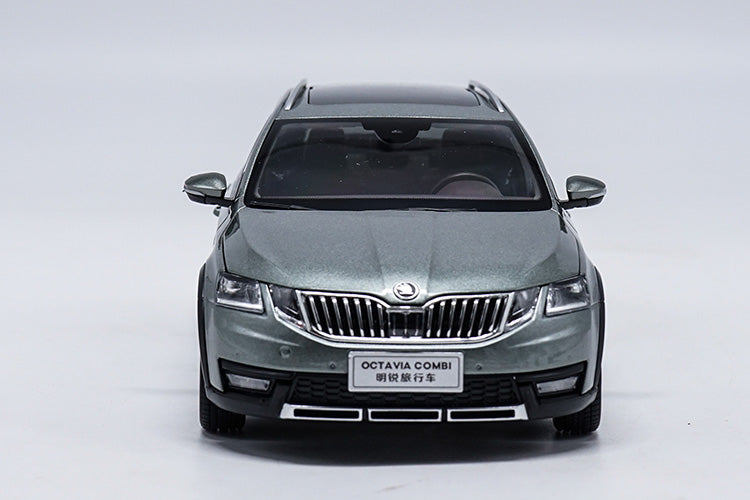 Original factory authentic 1/18 Skoda Octavia Combi Wagon diecast metal car model with small gift Original factory authentic 1/18 Skoda Octavia Combi Wagon diecast metal car model with small gift