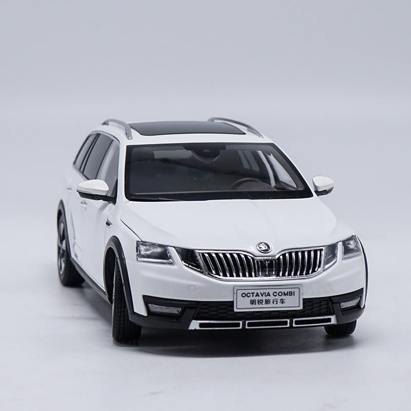 Original factory authentic 1/18 Skoda Octavia Combi Wagon diecast metal car model with small gift Original factory authentic 1/18 Skoda Octavia Combi Wagon diecast metal car model with small gift
