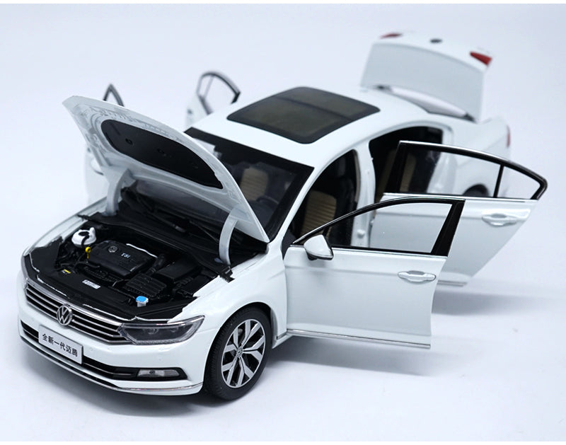 Original factory authentic 1:18 VW Magotan Passat B8 2017 Static Simulation Diecast car models for gift, toys, collection Original factory authentic 1:18 VW Magotan Passat B8 2017 Static Simulation Diecast car models for gift, toys, collection