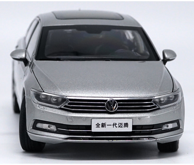 Original factory authentic 1:18 VW Magotan Passat B8 2017 Static Simulation Diecast car models for gift, toys, collection Original factory authentic 1:18 VW Magotan Passat B8 2017 Static Simulation Diecast car models for gift, toys, collection