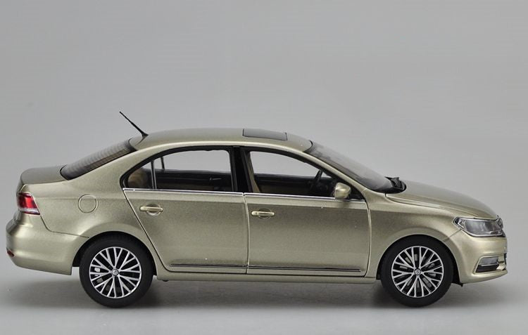 Original factory authentic 1:18 VW New santana 2017 version diecast car model with small gift Original factory authentic 1:18 VW New santana 2017 version diecast car model with small gift