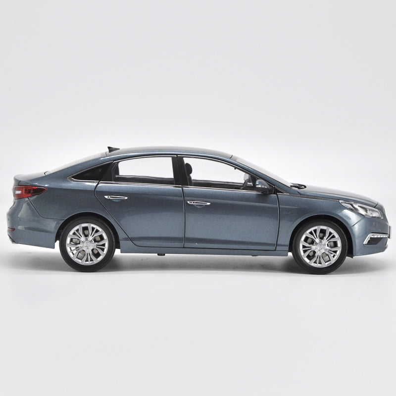 Original factory authentic Hyundai 1:18 alloy toy vehicle metal Sonata 9 diecast car model with small gift Original factory authentic Hyundai 1:18 alloy toy vehicle metal Sonata 9 diecast car model with small gift