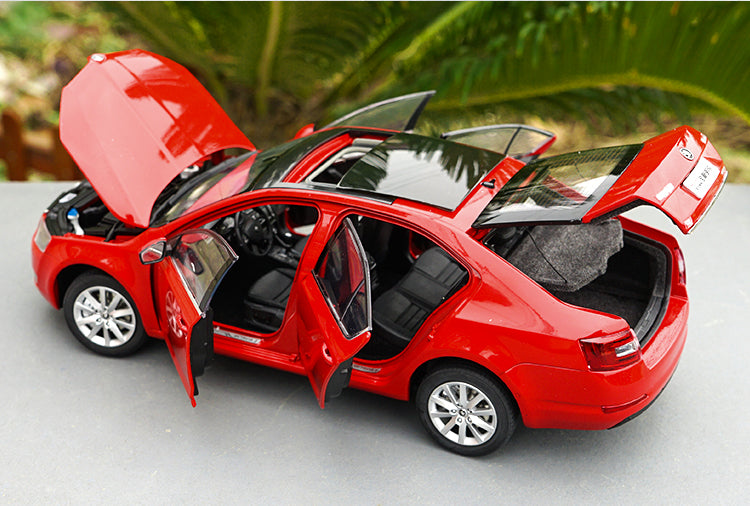 Original Authorized factory 1:18 diecast Skoda Octavia car models, Classic toy car Models for gift, collection Original Authorized factory 1:18 diecast Skoda Octavia car models, Classic toy car Models for gift, collection