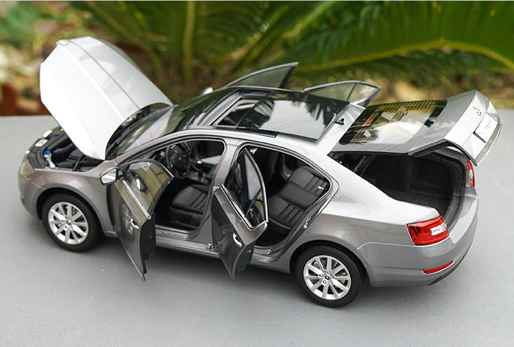 Original Authorized factory 1:18 diecast Skoda Octavia car models, Classic toy car Models for gift, collection Original Authorized factory 1:18 diecast Skoda Octavia car models, Classic toy car Models for gift, collection