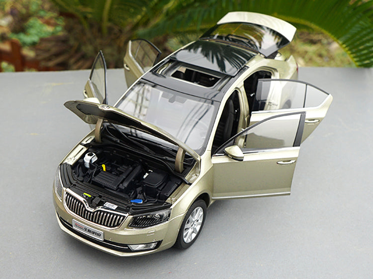 Original Authorized factory 1:18 diecast Skoda Octavia car models, Classic toy car Models for gift, collection Original Authorized factory 1:18 diecast Skoda Octavia car models, Classic toy car Models for gift, collection