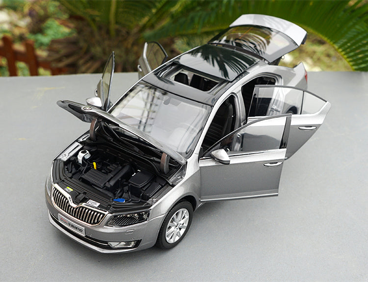 Original Authorized factory 1:18 diecast Skoda Octavia car models, Classic toy car Models for gift, collection Original Authorized factory 1:18 diecast Skoda Octavia car models, Classic toy car Models for gift, collection