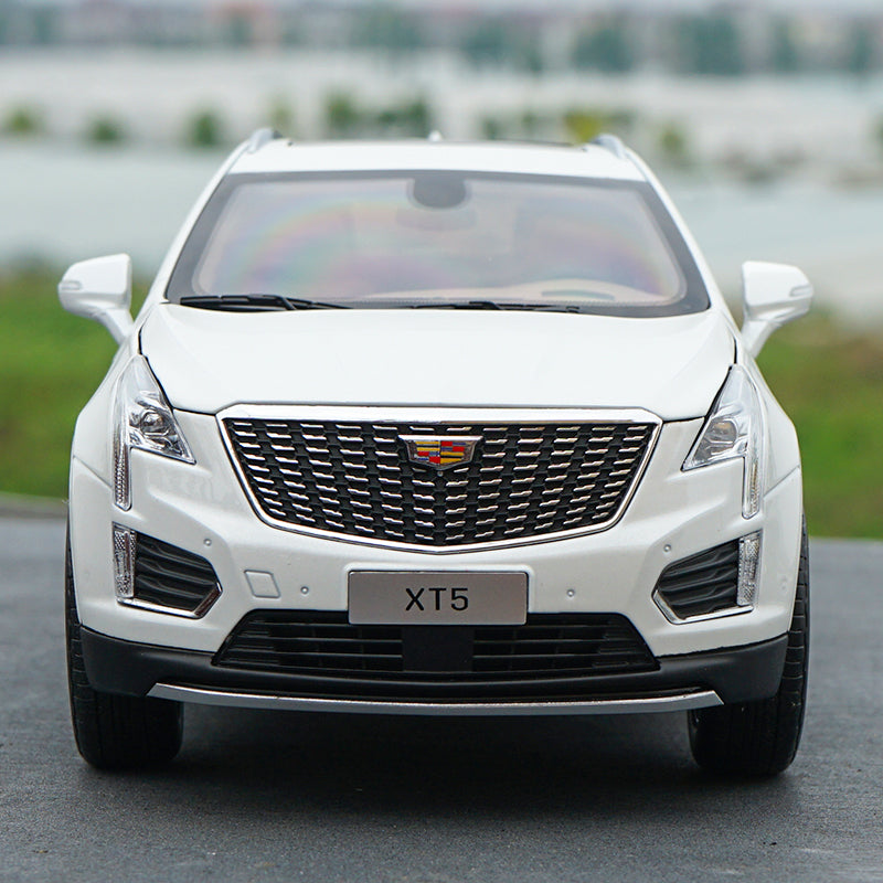 Original factory 1:18 SAIC-GM 2019 XT5 diecast white Cadillac SUV car model for gift, collection Original factory 1:18 SAIC-GM 2019 XT5 diecast white Cadillac SUV car model for gift, collection