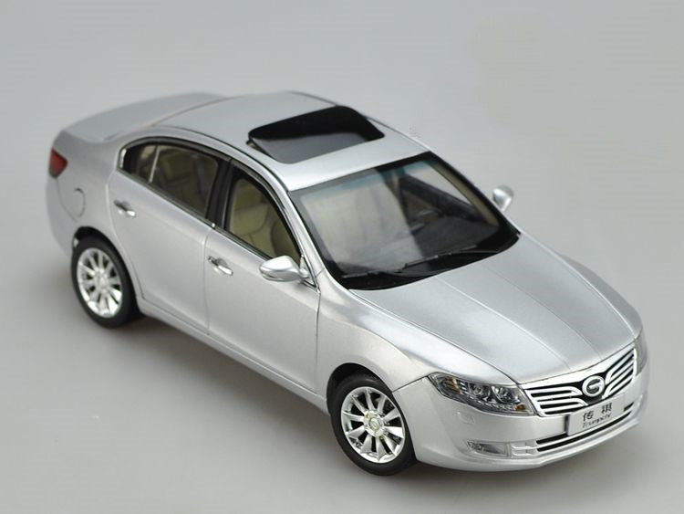 Original factory authentic 1:18 Trumpchi GA5 diecast car models with small gift Original factory authentic 1:18 Trumpchi GA5 diecast car models with small gift