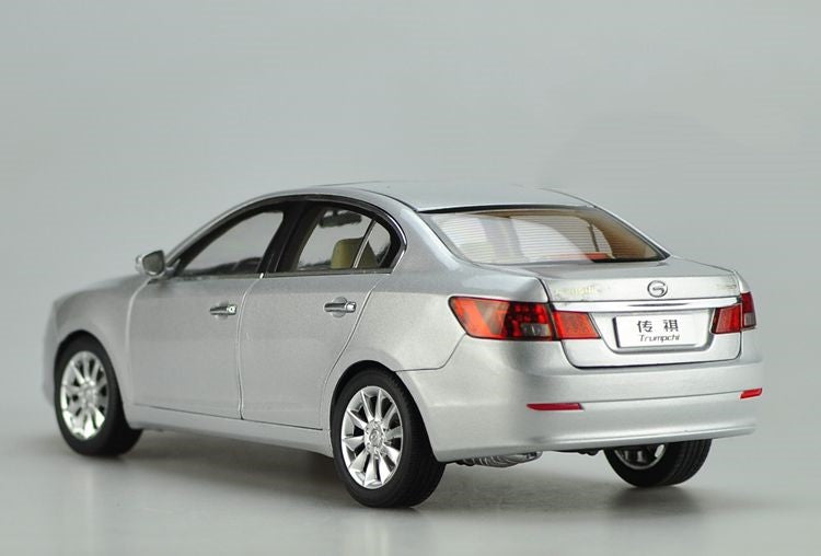 Original factory authentic 1:18 Trumpchi GA5 diecast car models with small gift Original factory authentic 1:18 Trumpchi GA5 diecast car models with small gift