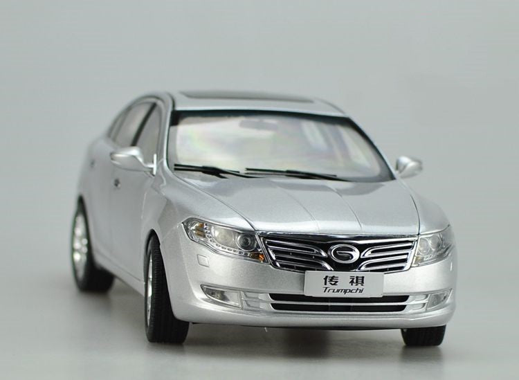 Original factory authentic 1:18 Trumpchi GA5 diecast car models with small gift Original factory authentic 1:18 Trumpchi GA5 diecast car models with small gift