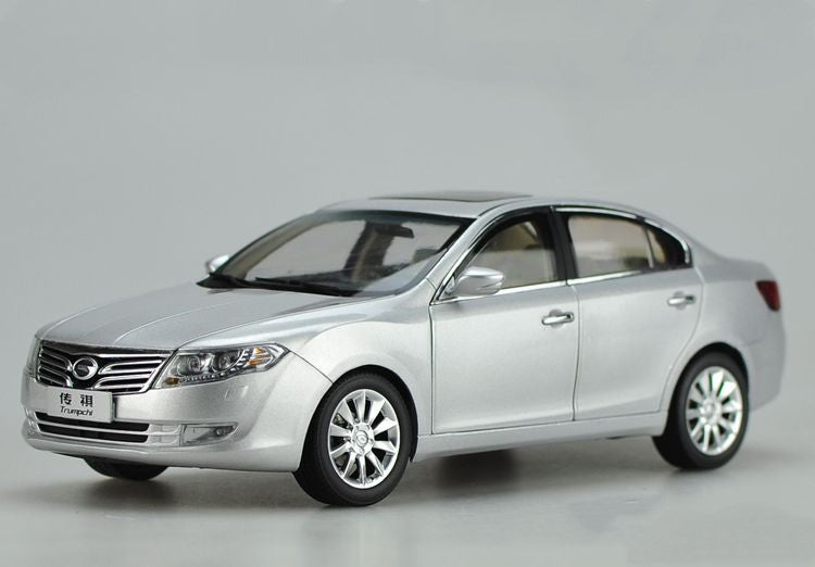 Original factory authentic 1:18 Trumpchi GA5 diecast car models with small gift Original factory authentic 1:18 Trumpchi GA5 diecast car models with small gift