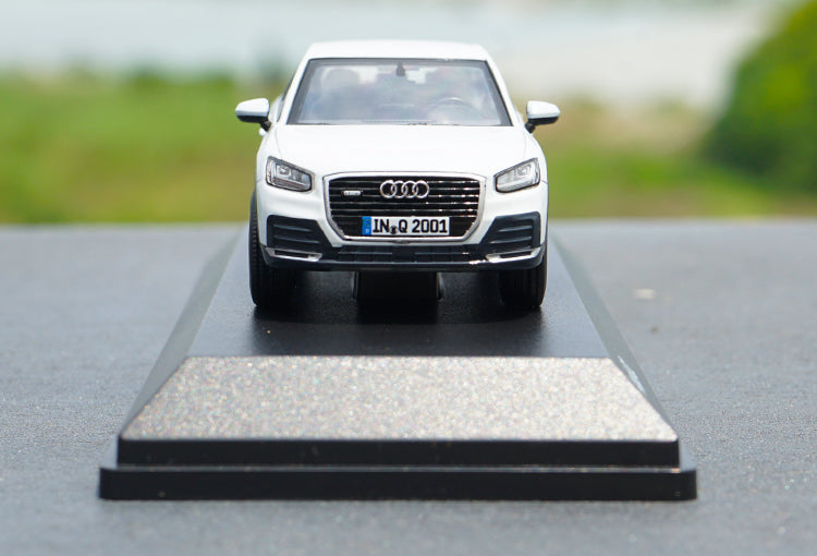 Original factory 1:43 AUDI Q2 high classic simulation alloy car model for gift, toys Original factory 1:43 AUDI Q2 high classic simulation alloy car model for gift, toys