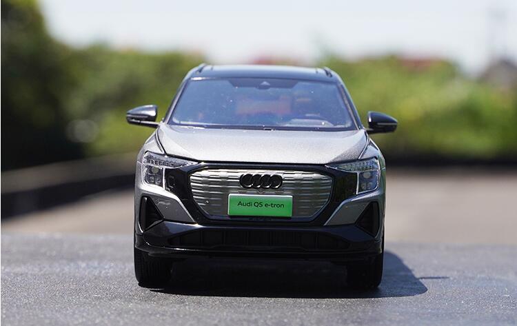 1:18 SAIC AUDI Q5 E-tron new energy pure electric red/grey + black alloy car model for sale 1:18 SAIC AUDI Q5 E-tron new energy pure electric red/grey + black alloy car model for sale