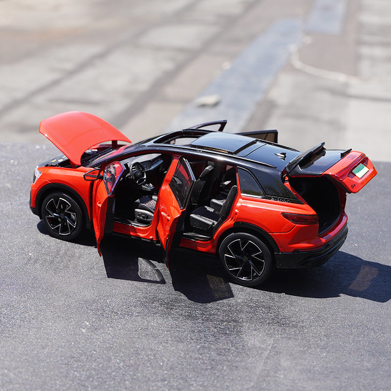 1:18 SAIC AUDI Q5 E-tron new energy pure electric red/grey + black alloy car model for sale 1:18 SAIC AUDI Q5 E-tron new energy pure electric red/grey + black alloy car model for sale