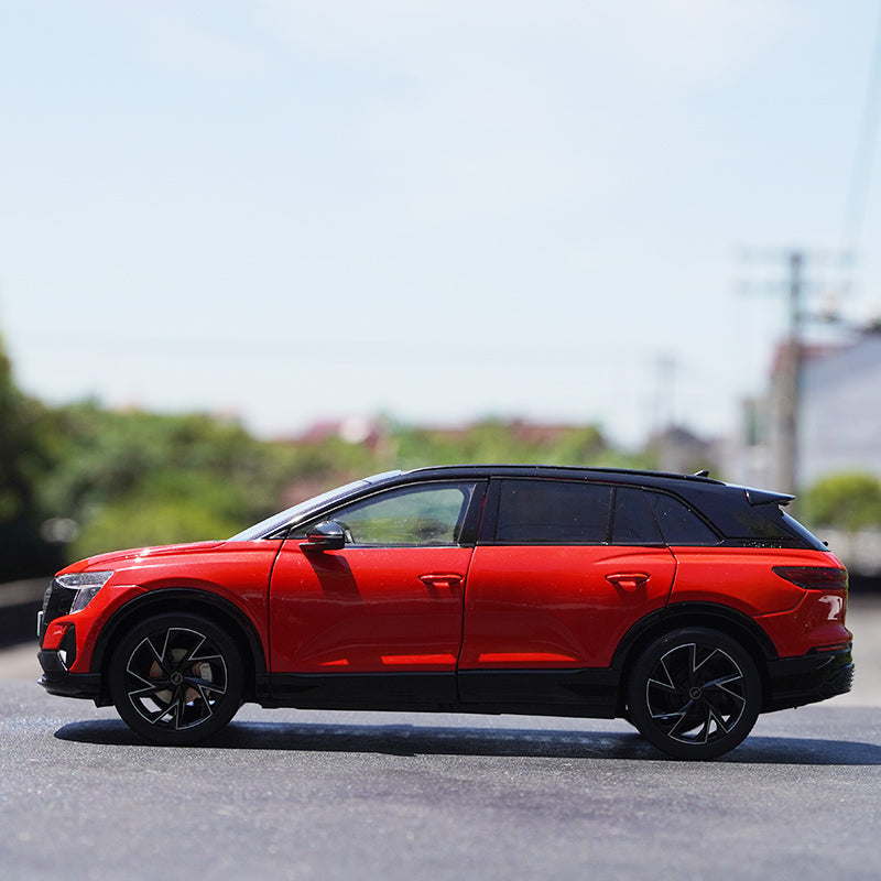 1:18 SAIC AUDI Q5 E-tron new energy pure electric red/grey + black alloy car model for sale 1:18 SAIC AUDI Q5 E-tron new energy pure electric red/grey + black alloy car model for sale