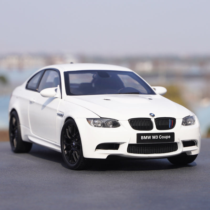 Original high quality Red/White/Black 1:18 Kyosho BMW M3 E92 Coupe diecast car models for gift, collection Original high quality Red/White/Black 1:18 Kyosho BMW M3 E92 Coupe diecast car models for gift, collection