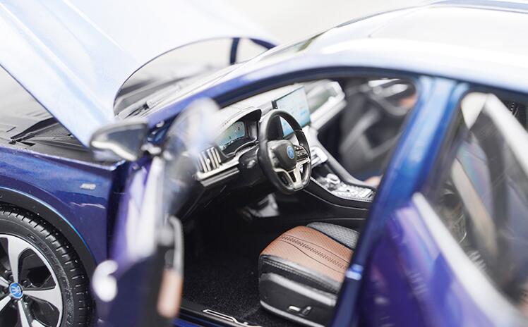 1:18 Original factory BYD Song PLUS DM-I 2022 Diecast car model Blue Color collectiable car models 1:18 Original factory BYD Song PLUS DM-I 2022 Diecast car model Blue Color collectiable car models