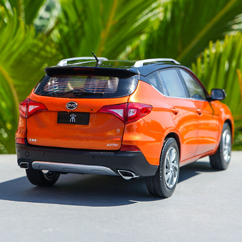 Diecast 1:18 BYD Song scale miniature model with Slanting Plastic Base Diecast 1:18 BYD Song scale miniature model with Slanting Plastic Base