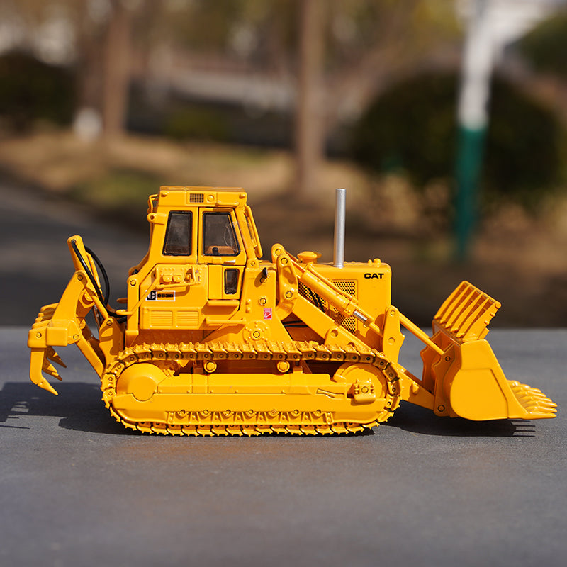 Original factory 1:48 CCM CAT 983BDiecast Bulldozer model alloy construction scale bulldozer truck model for collection Original factory 1:48 CCM CAT 983BDiecast Bulldozer model alloy construction scale bulldozer truck model for collection