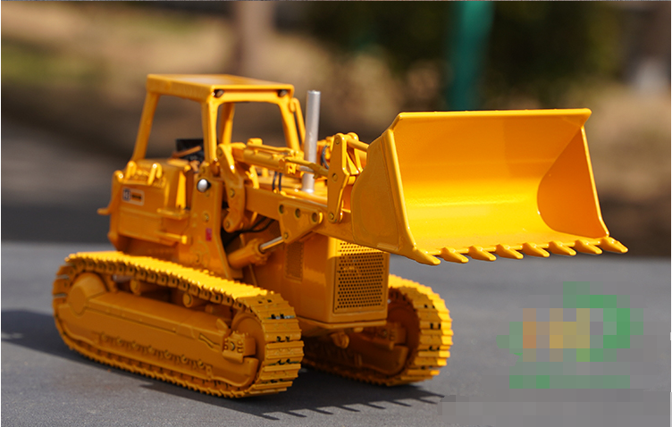 Original factory 1:48 CCM CAT 983BDiecast Bulldozer model alloy construction scale bulldozer truck model for collection Original factory 1:48 CCM CAT 983BDiecast Bulldozer model alloy construction scale bulldozer truck model for collection