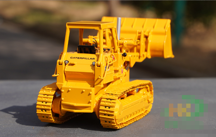 Original factory 1:48 CCM CAT 983BDiecast Bulldozer model alloy construction scale bulldozer truck model for collection Original factory 1:48 CCM CAT 983BDiecast Bulldozer model alloy construction scale bulldozer truck model for collection