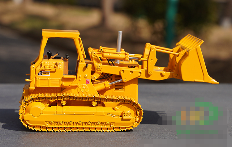 Original factory 1:48 CCM CAT 983BDiecast Bulldozer model alloy construction scale bulldozer truck model for collection Original factory 1:48 CCM CAT 983BDiecast Bulldozer model alloy construction scale bulldozer truck model for collection