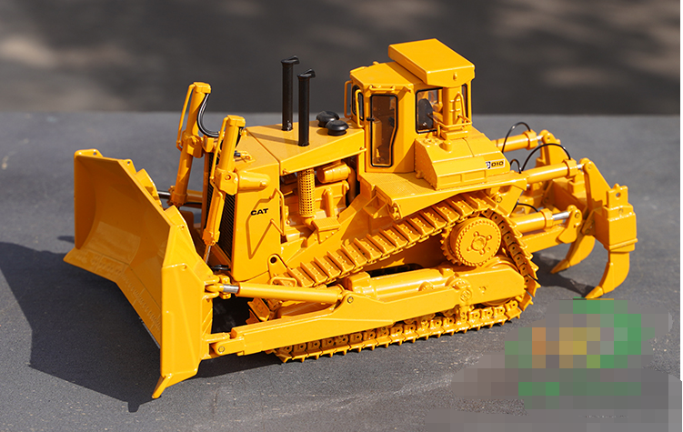 Original factory 1:48 CCM Cat D10 diecast bulldozer model alloy scale simulation engineering machinery model Original factory 1:48 CCM Cat D10 diecast bulldozer model alloy scale simulation engineering machinery model