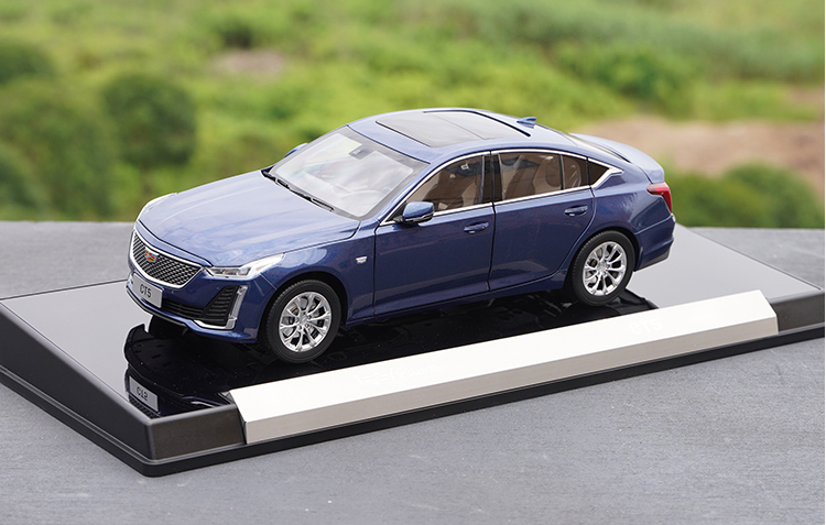 Original factory 1:18 SAIC-GM Cadillac CT5 2021 brand new Diecast promotional car model for gift Original factory 1:18 SAIC-GM Cadillac CT5 2021 brand new Diecast promotional car model for gift