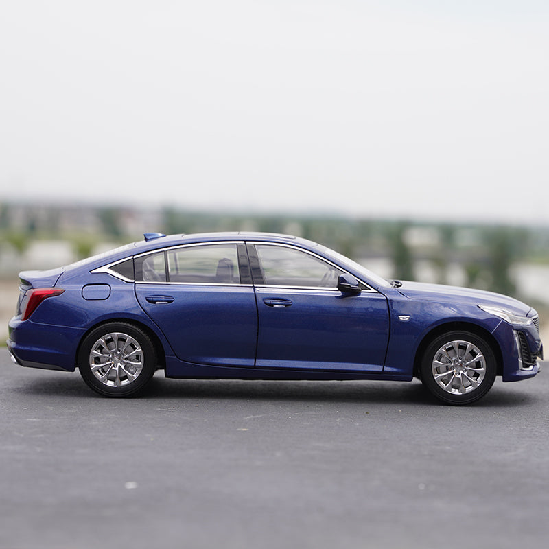 Original factory 1:18 SAIC-GM Cadillac CT5 2021 brand new Diecast promotional car model for gift Original factory 1:18 SAIC-GM Cadillac CT5 2021 brand new Diecast promotional car model for gift