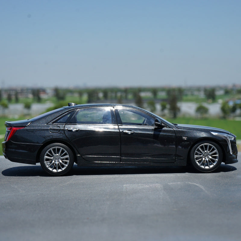 Original factory authentic 1:18 Cadilac 2019 version Brand new CT6 diecast car model for gift Original factory authentic 1:18 Cadilac 2019 version Brand new CT6 diecast car model for gift
