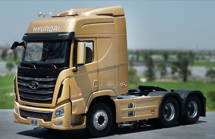 Original factory 1:24 HYUNDAI Chuanghu diecast tractor truck model for gift, toys Original factory 1:24 HYUNDAI Chuanghu diecast tractor truck model for gift, toys
