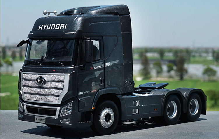 Original factory 1:24 HYUNDAI Chuanghu diecast tractor truck model for gift, toys Original factory 1:24 HYUNDAI Chuanghu diecast tractor truck model for gift, toys