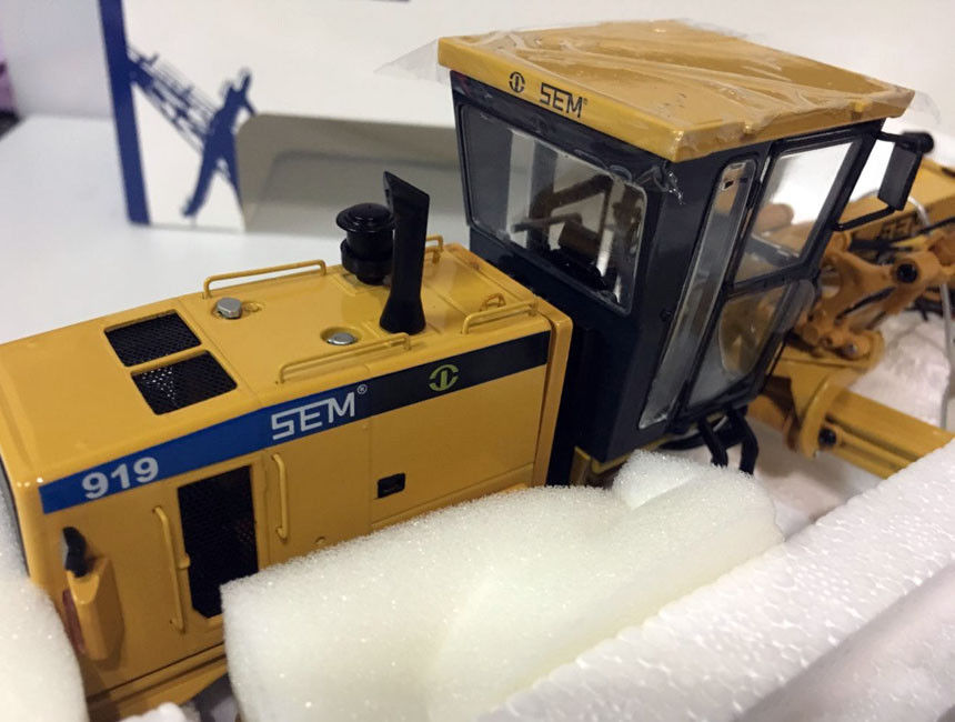 Original factory Diecast 1:35 Cat SG SEM919 motor grader vehicles engineering machinery model for gift, collection,toy Original factory Diecast 1:35 Cat SG SEM919 motor grader vehicles engineering machinery model for gift, collection,toy