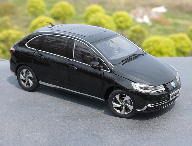 High quality black/white 1:18 BYD Denza 500 Diecast SUV car model For kids toy vehicle High quality black/white 1:18 BYD Denza 500 Diecast SUV car model For kids toy vehicle