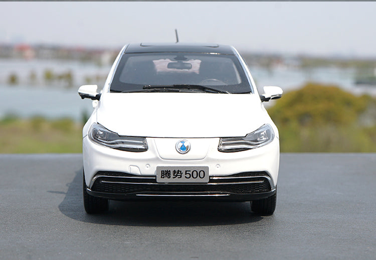 High quality black/white 1:18 BYD Denza 500 Diecast SUV car model For kids toy vehicle High quality black/white 1:18 BYD Denza 500 Diecast SUV car model For kids toy vehicle