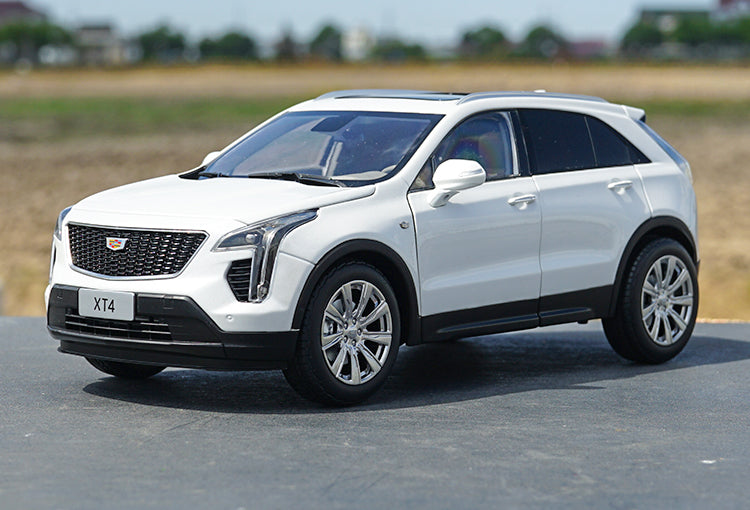 Diecast 1:18 Cadillac XT4 Dealer Edition Collectible SUV car model with small gift Diecast 1:18 Cadillac XT4 Dealer Edition Collectible SUV car model with small gift