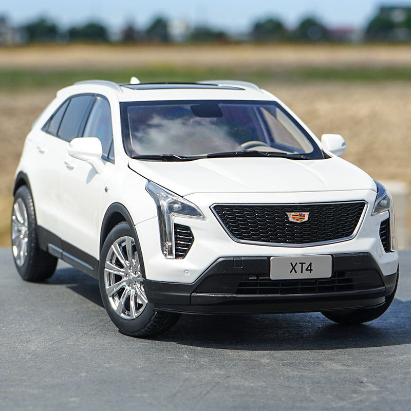 Diecast 1:18 Cadillac XT4 Dealer Edition Collectible SUV car model with small gift Diecast 1:18 Cadillac XT4 Dealer Edition Collectible SUV car model with small gift