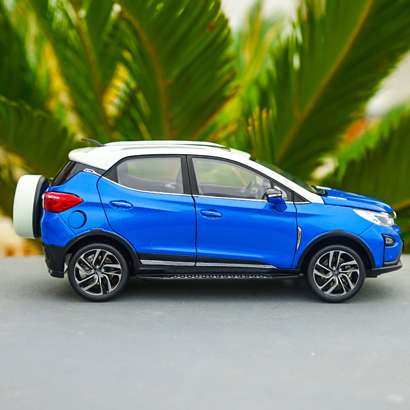 Diecast Car Model BYD Yuan 1:18 (Blue & White) + SMALL GIFT! Diecast Car Model BYD Yuan 1:18 (Blue & White) + SMALL GIFT!