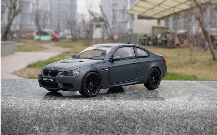 Original high quality Red/White/Black 1:18 Kyosho BMW M3 E92 Coupe diecast car models for gift, collection Original high quality Red/White/Black 1:18 Kyosho BMW M3 E92 Coupe diecast car models for gift, collection