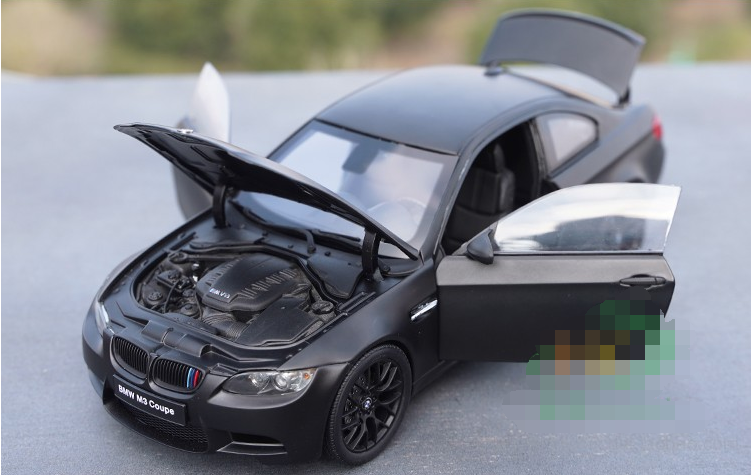 Original high quality Red/White/Black 1:18 Kyosho BMW M3 E92 Coupe diecast car models for gift, collection Original high quality Red/White/Black 1:18 Kyosho BMW M3 E92 Coupe diecast car models for gift, collection