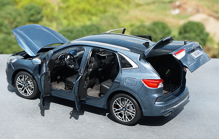 Original factory high quality 1:18 Ford ESCAPE diecast SUV car model for gift, collection Original factory high quality 1:18 Ford ESCAPE diecast SUV car model for gift, collection