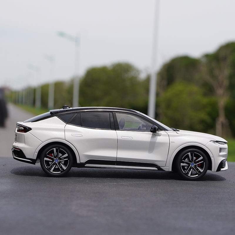 Original factory 1:18 Changan Ford EVOS alloy car model metal cross-country toy car models Original factory 1:18 Changan Ford EVOS alloy car model metal cross-country toy car models