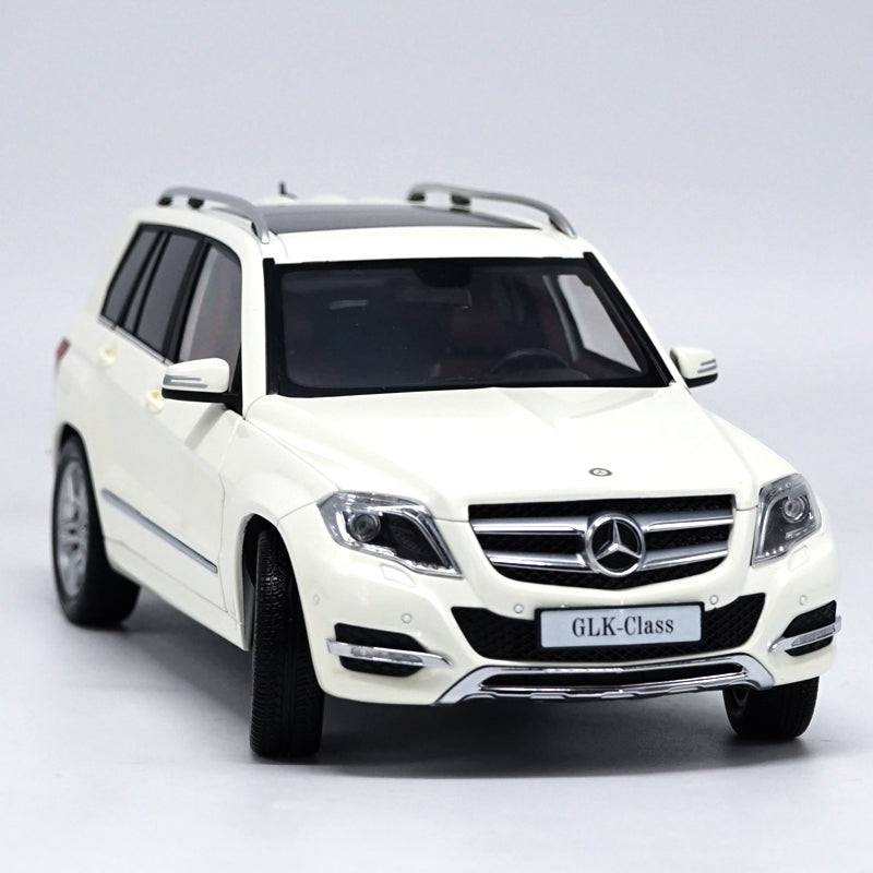 Original factory authentic 1:18 GTA Mercedes-benz Glk 300 off-road vehicle diecast SUV car model with small gift Original factory authentic 1:18 GTA Mercedes-benz Glk 300 off-road vehicle diecast SUV car model with small gift