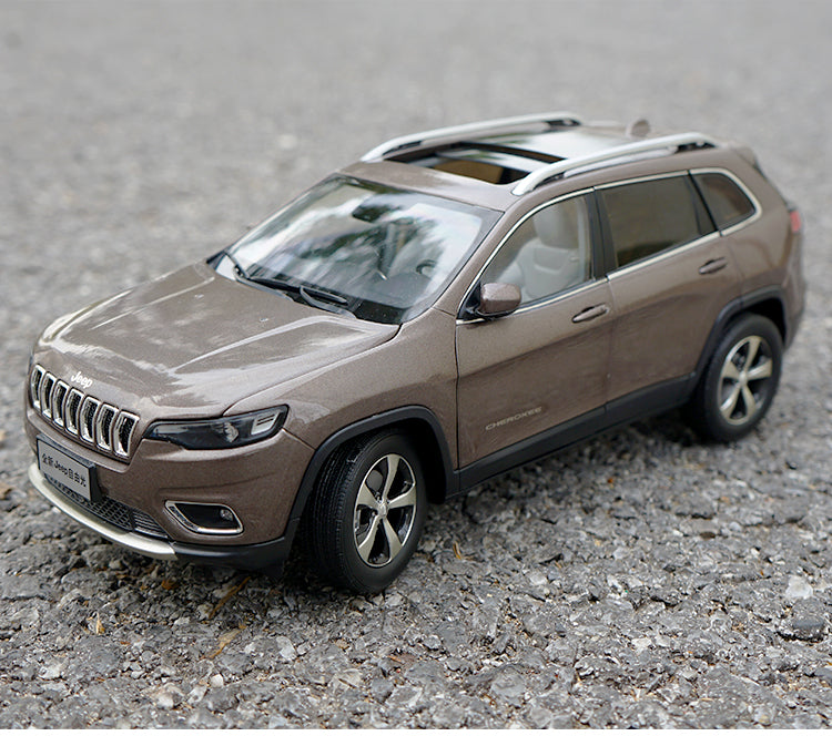 Original factory high quality Gac Fick Fiat Chrysler 1:18 Jeep Cherokee 2020 diecast SUV car model for gift, collection Original factory high quality Gac Fick Fiat Chrysler 1:18 Jeep Cherokee 2020 diecast SUV car model for gift, collection